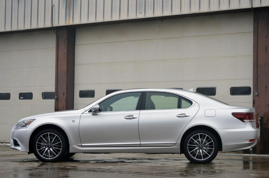  Lexus LS460 F-Sport AWD 2013 года  (фото 44 из 47)